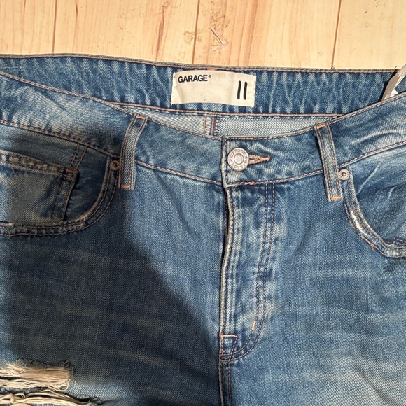 Garage- Distressed Blue Jeans - Picture 3 of 6
